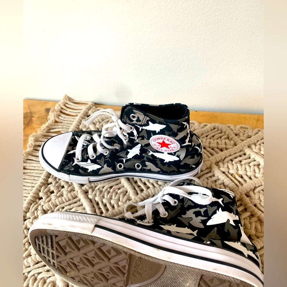 Shark print converse sneakers high tops size 3 🦈 - Picture 1 of 4